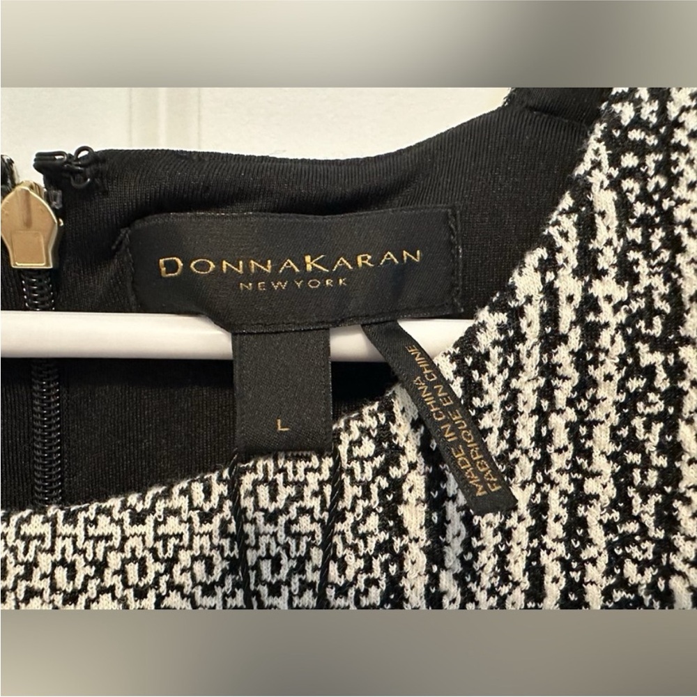 Donna Karan Peplum Blouse houndstooth w/gold zipper - Picture 4 of 5